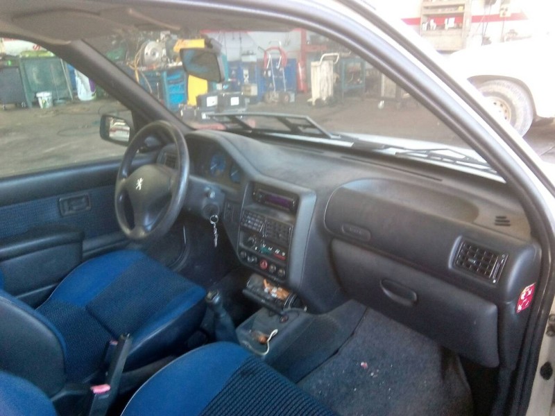 peugeot 106 (s2) del año 2001
