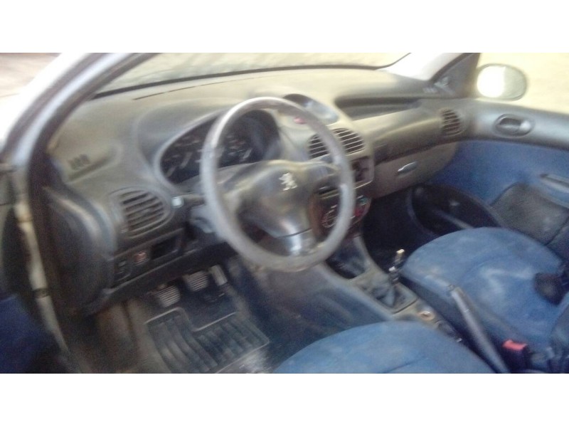 peugeot 206 berlina del año 2001