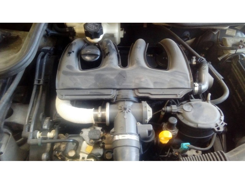 peugeot 206 berlina del año 2001