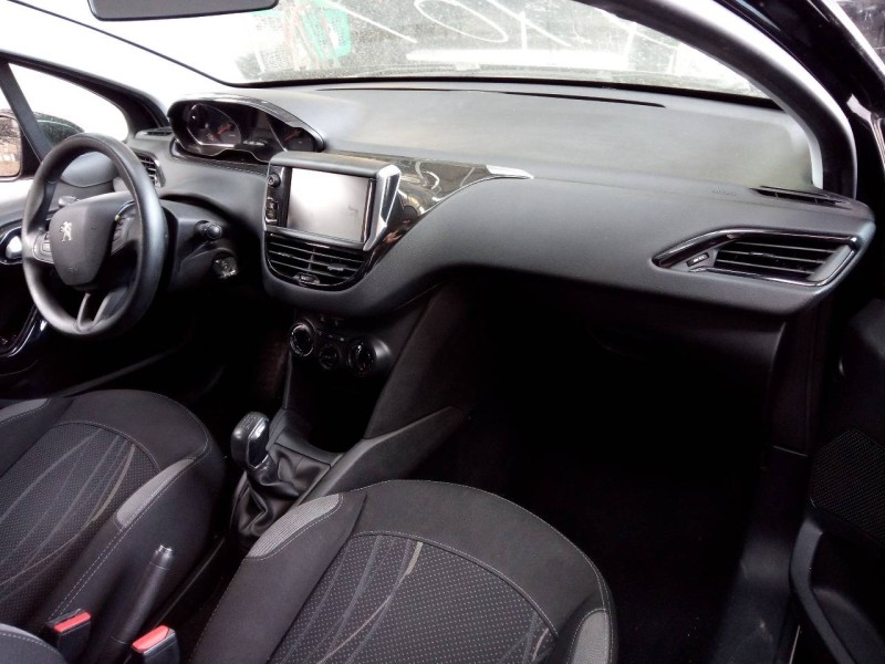 peugeot 208 del año 2014