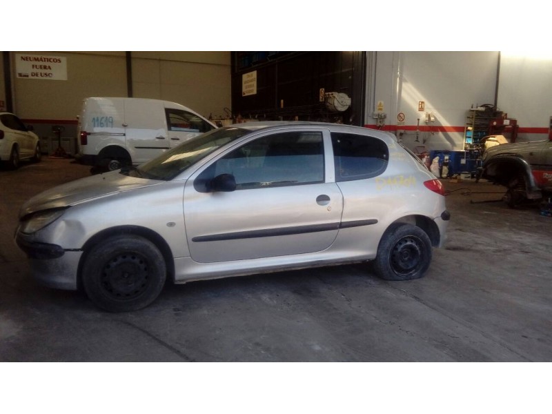 peugeot 206 berlina del año 2001