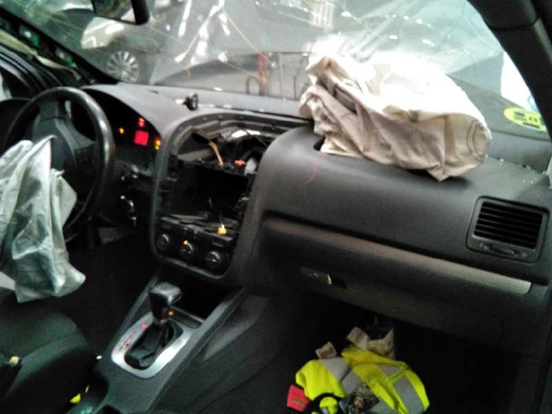 volkswagen golf v berlina (1k1) del año 2004