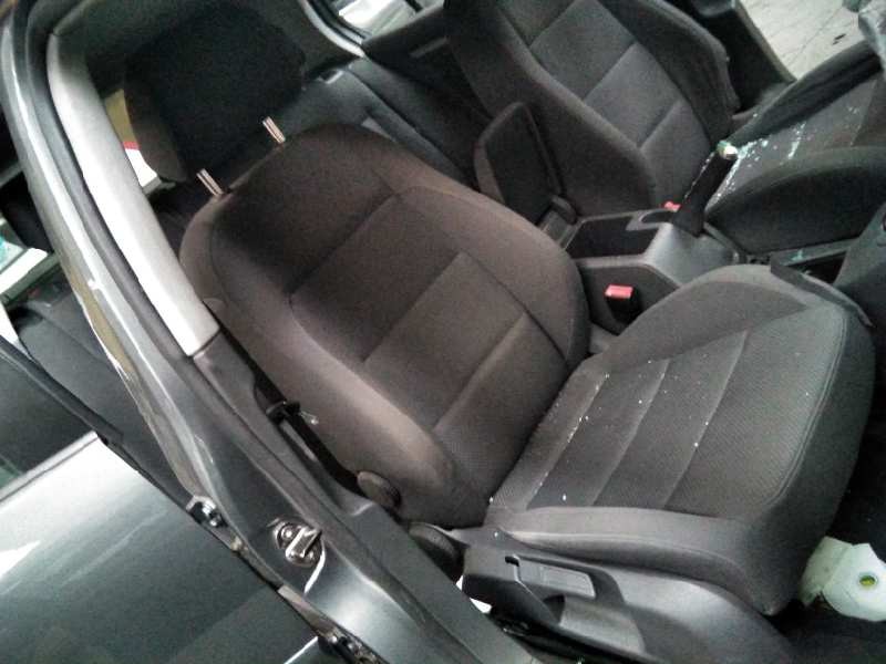 volkswagen golf v berlina (1k1) del año 2004