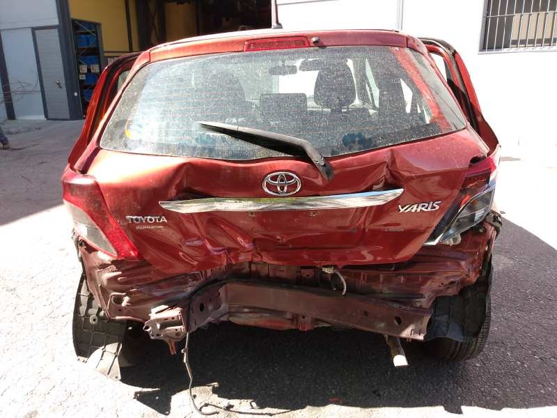 toyota yaris del año 2011