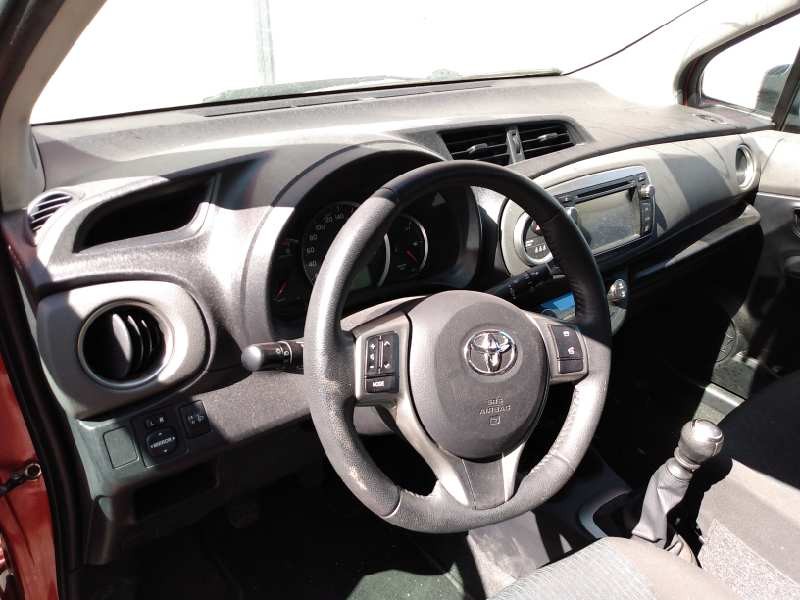 toyota yaris del año 2011