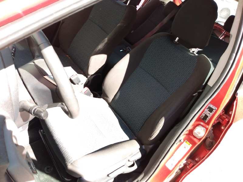 toyota yaris del año 2011