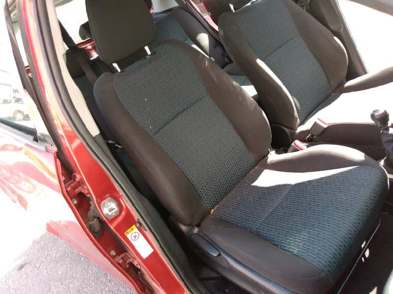 toyota yaris del año 2011