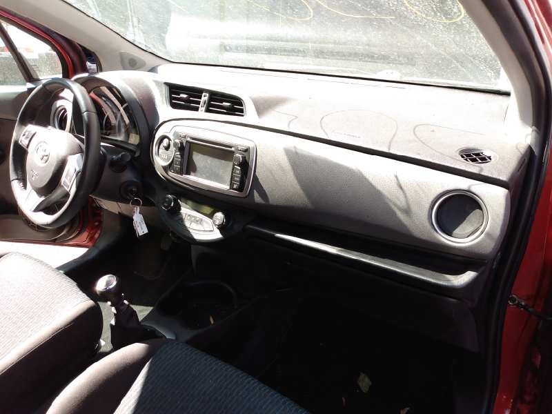 toyota yaris del año 2011