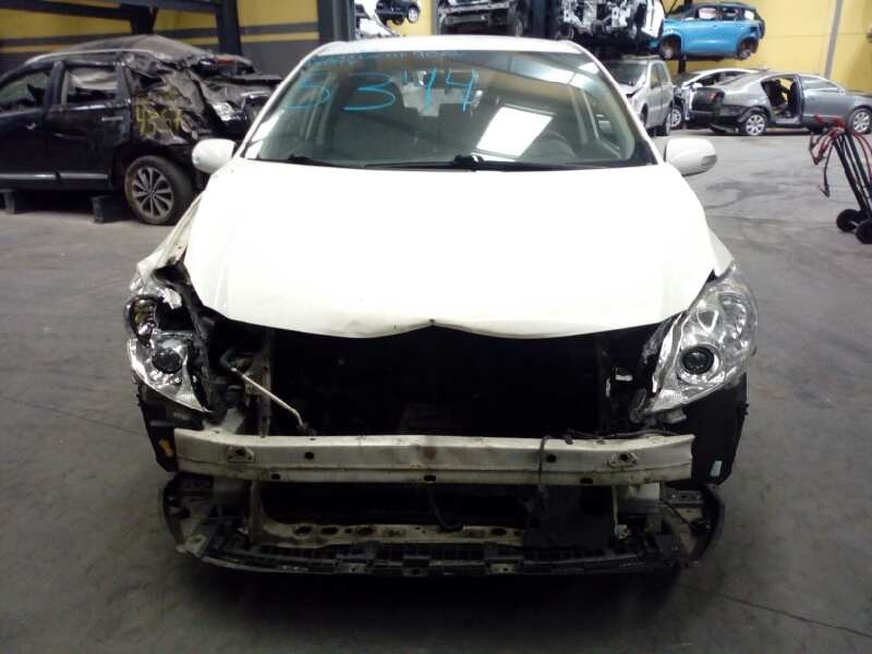 toyota auris del año 2011