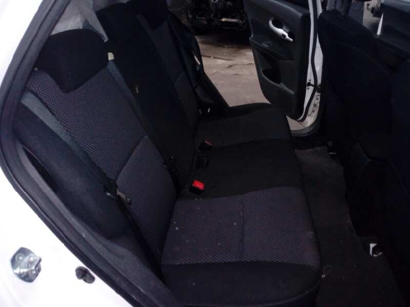 toyota auris del año 2011
