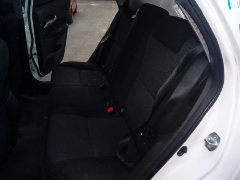 toyota auris del año 2011
