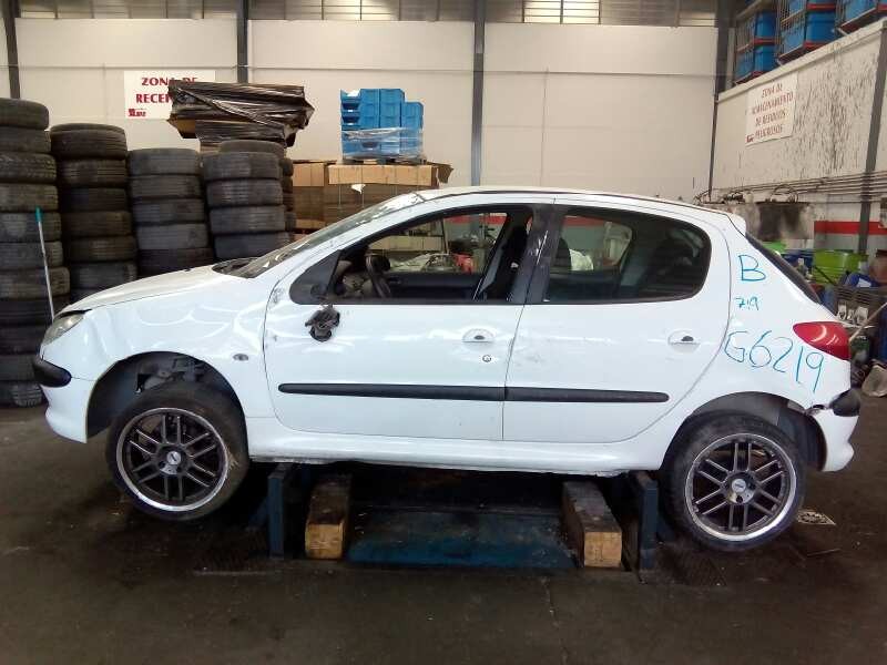peugeot 206 berlina del año 2002