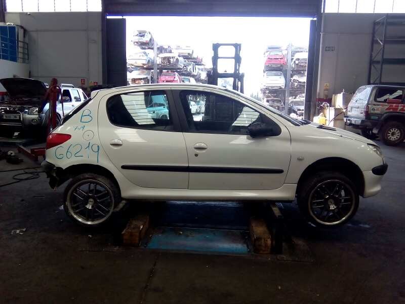 peugeot 206 berlina del año 2002