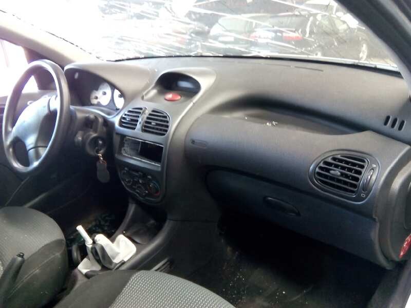 peugeot 206 berlina del año 2002