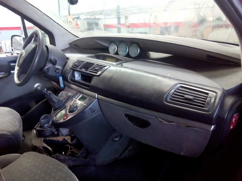 peugeot 807 del año 2002