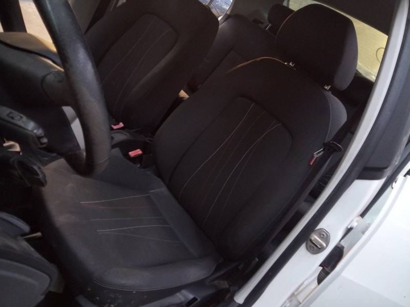 seat ibiza (6j5) del año 2008