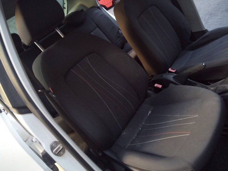 seat ibiza (6j5) del año 2008