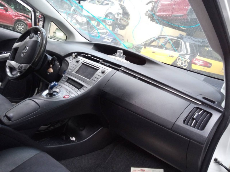 toyota prius (nhw30) del año 2015