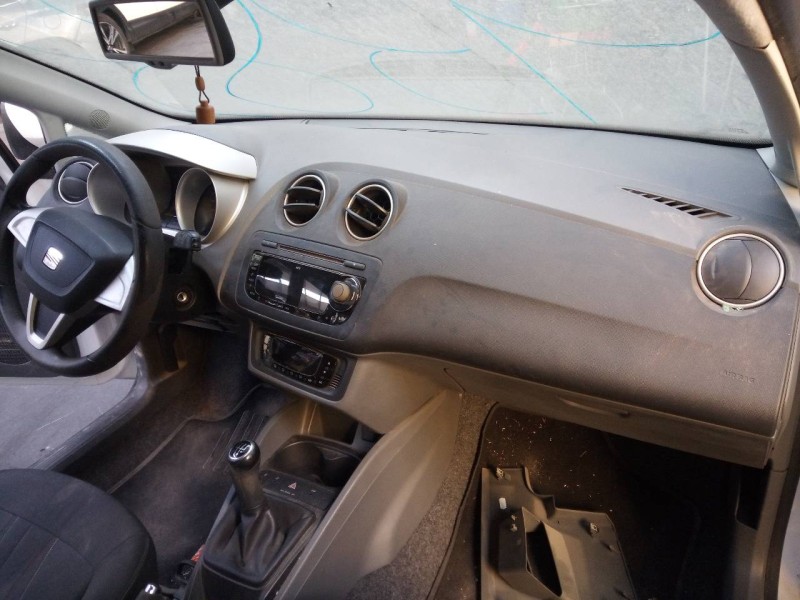 seat ibiza (6j5) del año 2008