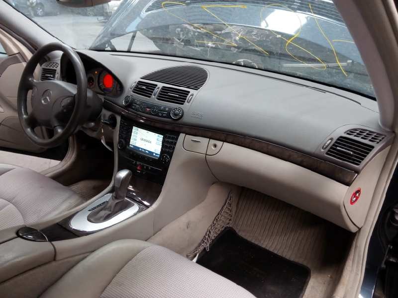 mercedes-benz clase e (w211) berlina del año 2003