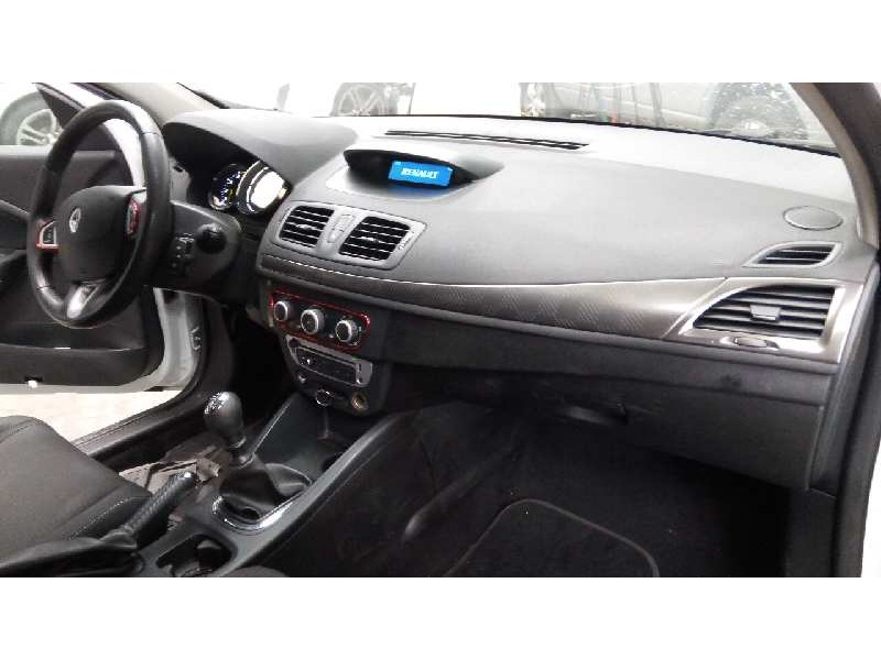 renault megane iii berlina 5 p del año 2012