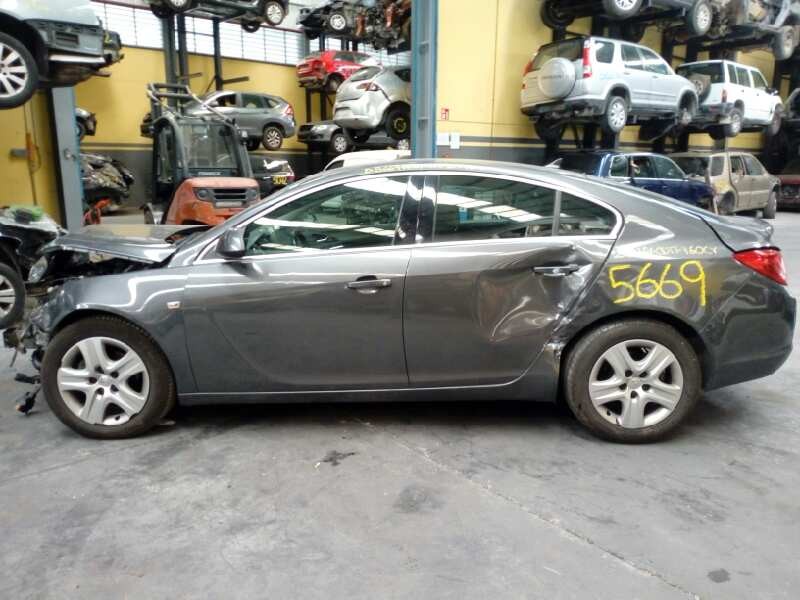 opel insignia berlina del año 2011