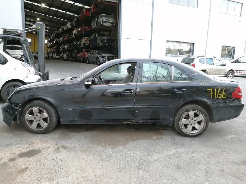 mercedes-benz clase e (w211) berlina del año 2002