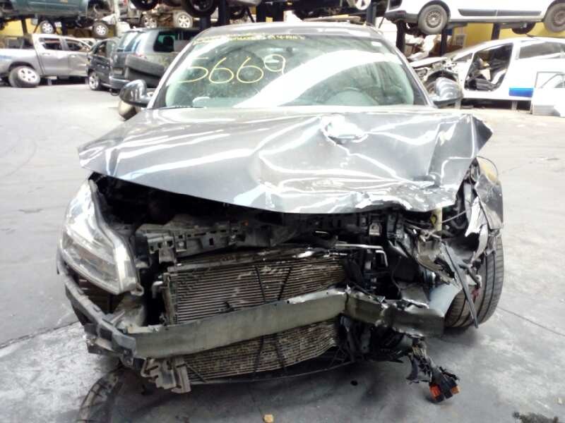 opel insignia berlina del año 2011