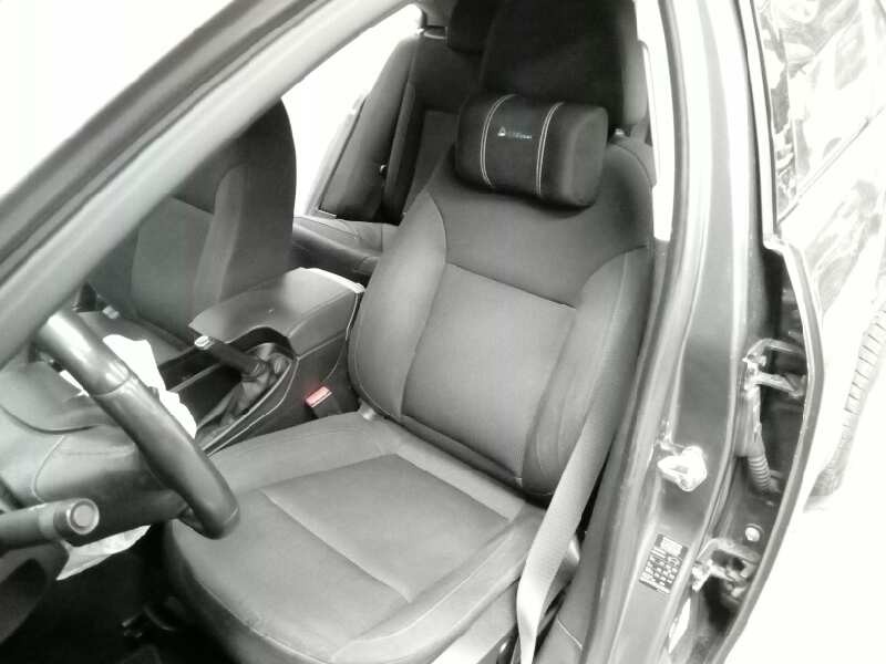 opel insignia berlina del año 2011
