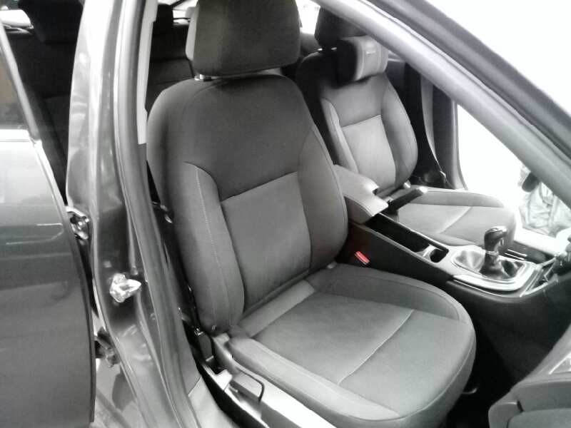opel insignia berlina del año 2011