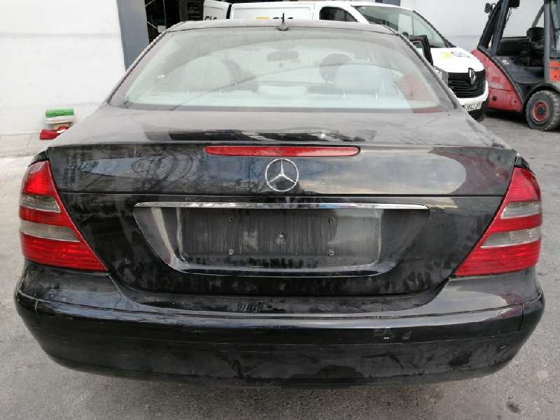 mercedes-benz clase e (w211) berlina del año 2002