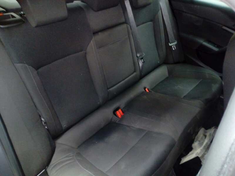 opel insignia berlina del año 2011