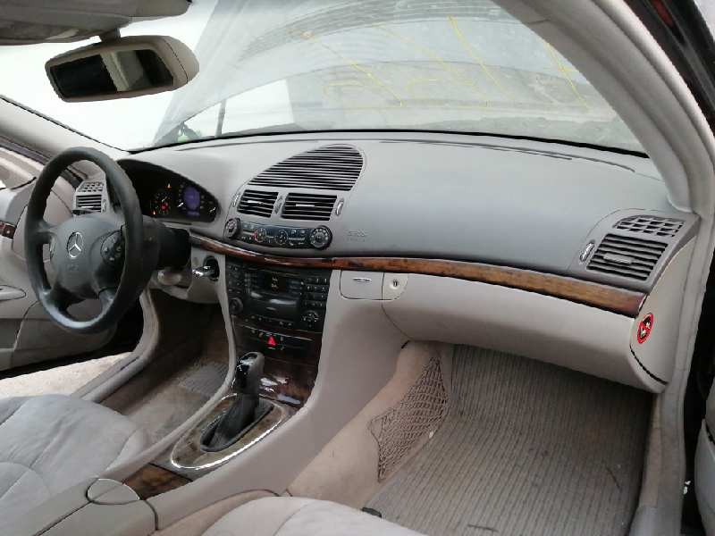 mercedes-benz clase e (w211) berlina del año 2002