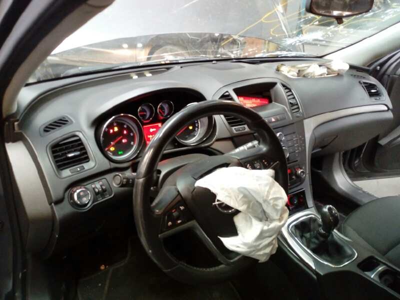 opel insignia berlina del año 2011
