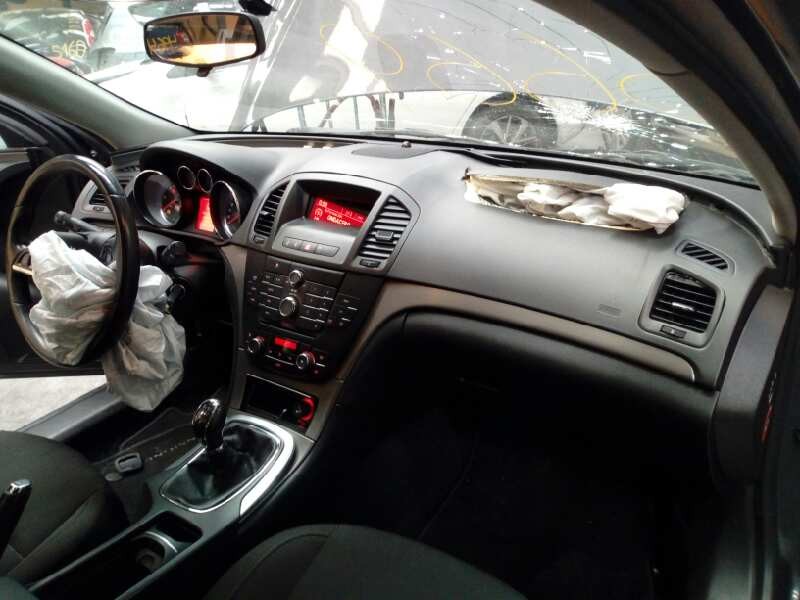 opel insignia berlina del año 2011
