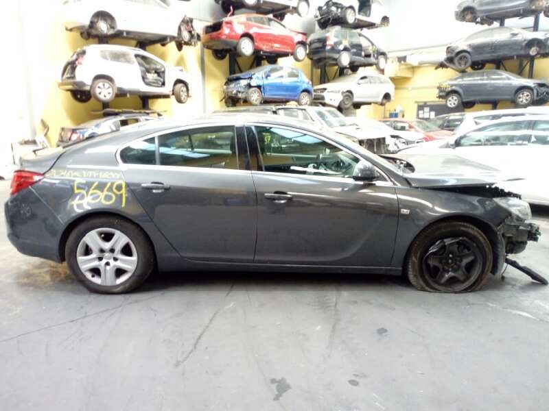 opel insignia berlina del año 2011