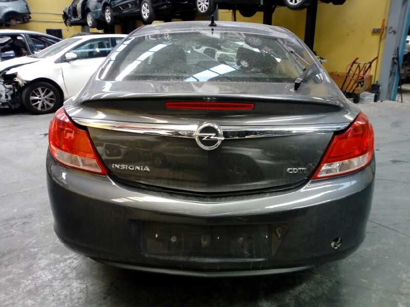 opel insignia berlina del año 2011