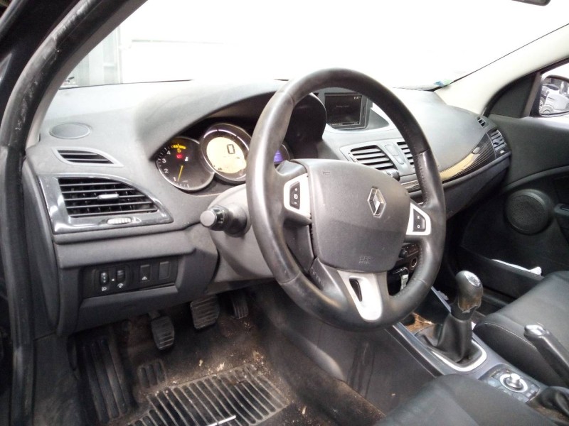renault megane iii berlina 5 p del año 2011