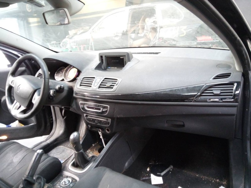 renault megane iii berlina 5 p del año 2011