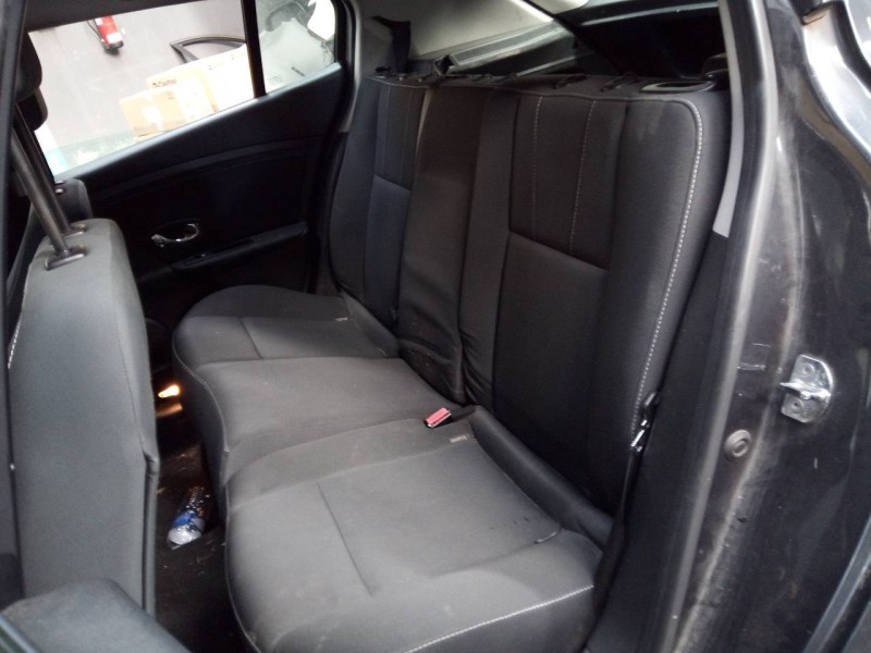 renault megane iii berlina 5 p del año 2011
