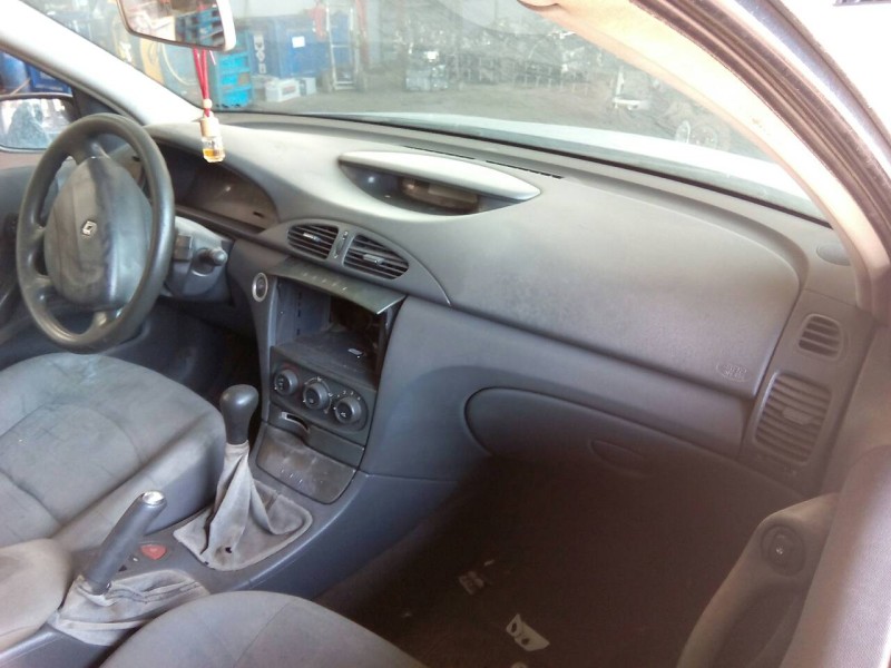 renault laguna ii (bg0) del año 2001