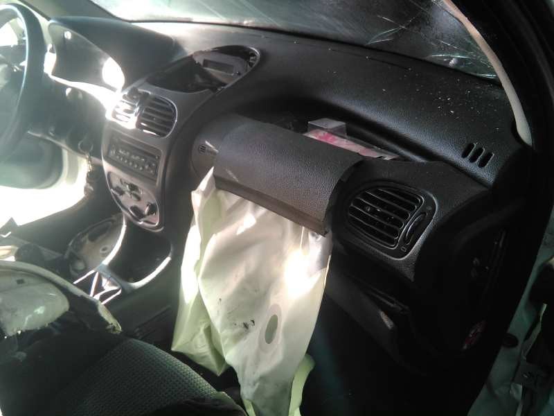 peugeot 206 berlina del año 2003