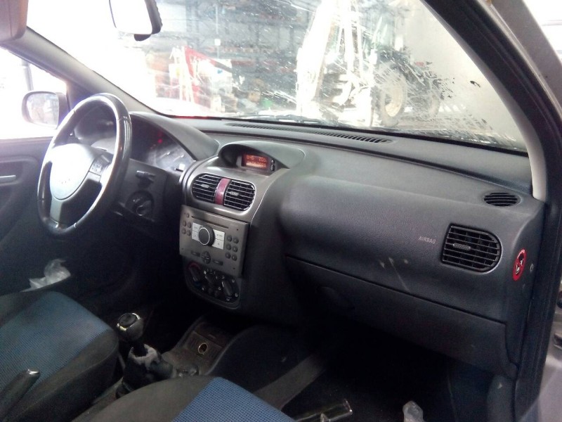 opel corsa c del año 2003