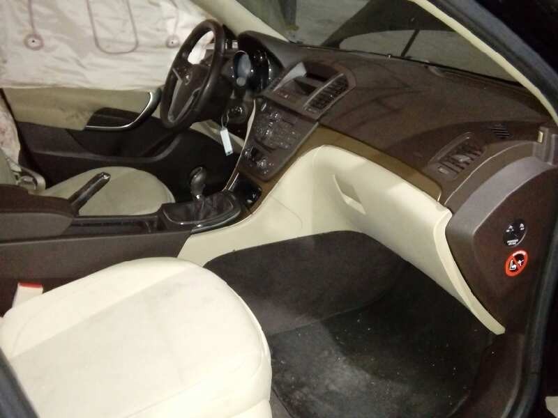 opel insignia berlina del año 2010