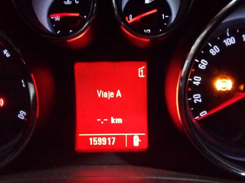 opel insignia berlina del año 2010
