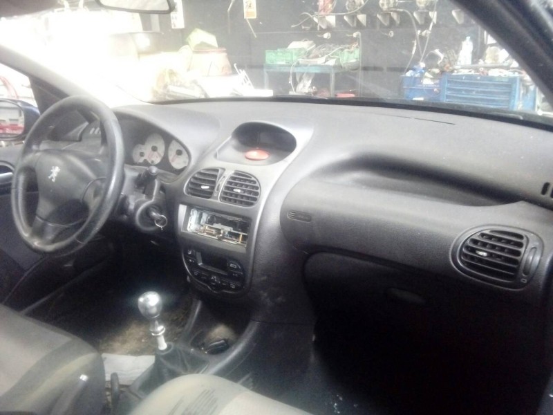 peugeot 206 berlina del año 2002