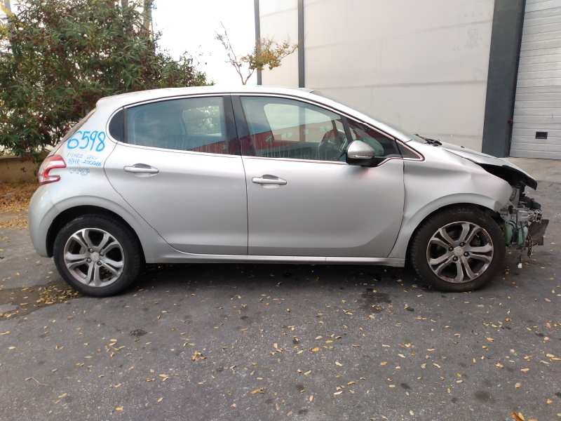 peugeot 208 del año 2012