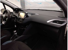 peugeot 208 del año 2012 2