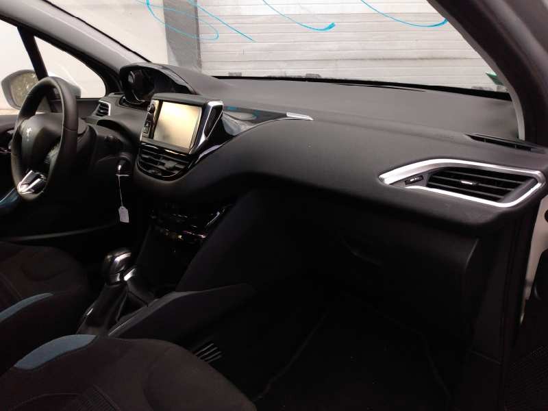 peugeot 208 del año 2012