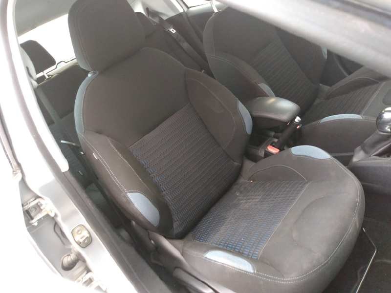 peugeot 208 del año 2012